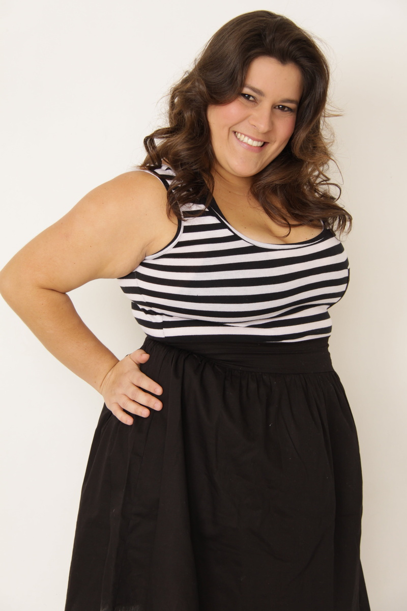 brown Hair, young Women, one Person, 4K, casual Clothing, indoors, adult, one Young Woman Only, only Women, fat, smiling, portuguese, standing, studio Shot