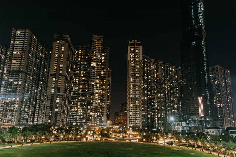 apartment, skyline, urban skyline, modern, low angle shot, city, building, architectural design, tower, tall - high, skyscraper, residential district, city life