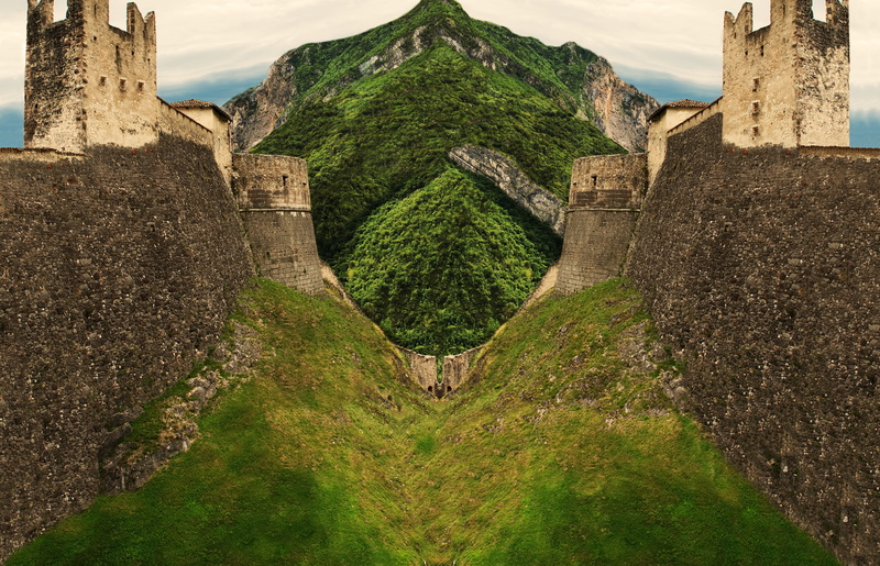 architecture, symmetry, castle, moat, old ruin, relfection, travel destinations, ruins, vistum, no people, wall, outdoors, plant, photography, greenery