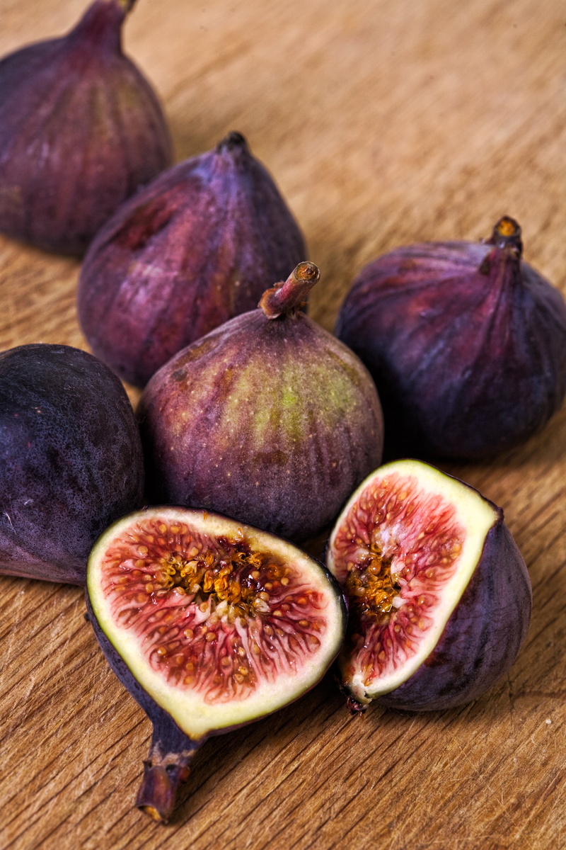 wood - material, fig, vegetarian, wooden, raw, food and drink, shallow, copper, cross section, fruit, organic, freshness, close-up, ripe, minerals, brown