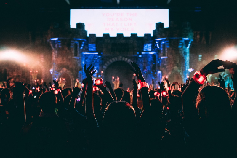 hand, love, unrecognizable Person, lighting Equipment, fun, men, musician, enjoyment, gig, live, 5K, castle, performing Arts Event, pop Musician, raising