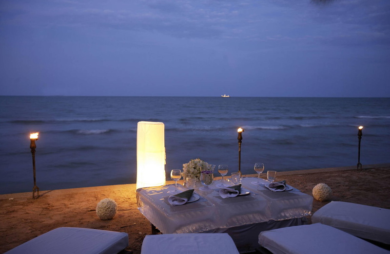 table-for-two, candlelight, dinner, dusk, 2K, island, dine, dining, lagoon, ocean, candles, view, beach, sunset, romantic