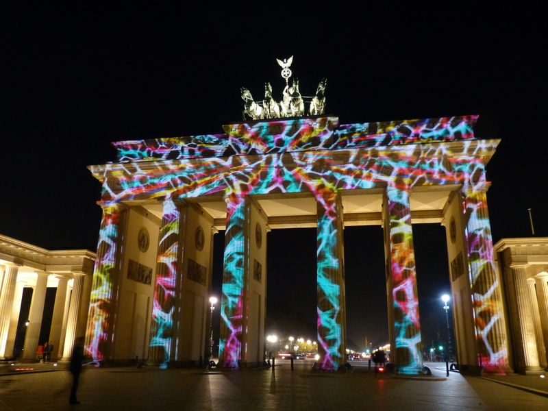 modern, history, darkness, quadriga, statue, nightime, building, the past, lighting equipment, no people, capital, low angle view, celebration, festival of light
