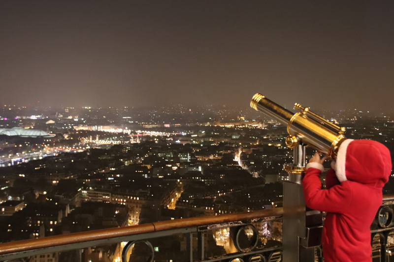 architecture, nature, cityscape, skyscraper, crowd, coin operated, eiffel tower, outdoors, paris, modern, building exterior, city, people, built structure
