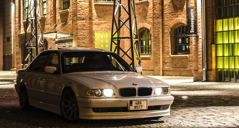 e38, no people, transportation, built structure, bmw 740, vintage car, car, land vehicle, street, Boomer, outdoors, building exterior, sedan, mode of transportation