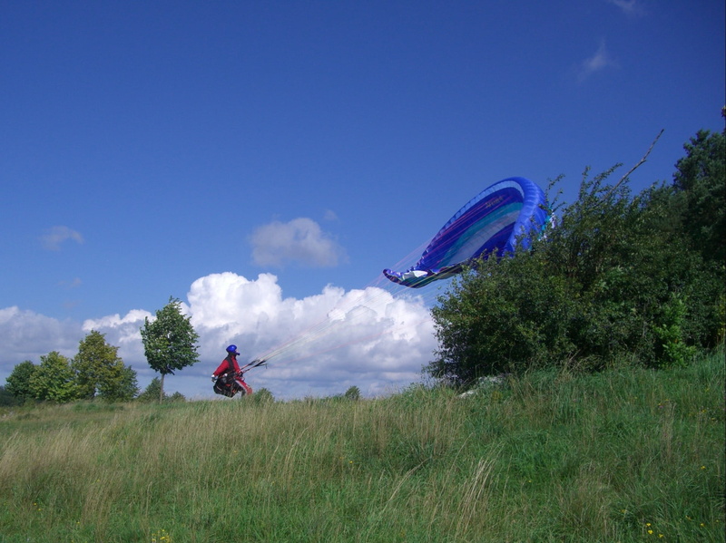 sky, outdoors, real people, castle hill, start trial, riding, land, field, mid-air, one person, grass, environment, lifestyles, 1080P, tree, transportation