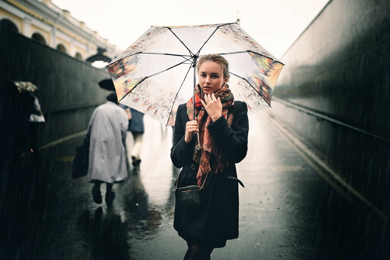 front view, rainy season, women, females, model, holding, leisure activity, coats, outdoors, looking at viewer, wet, scarf, blonde, real people, women outdoors