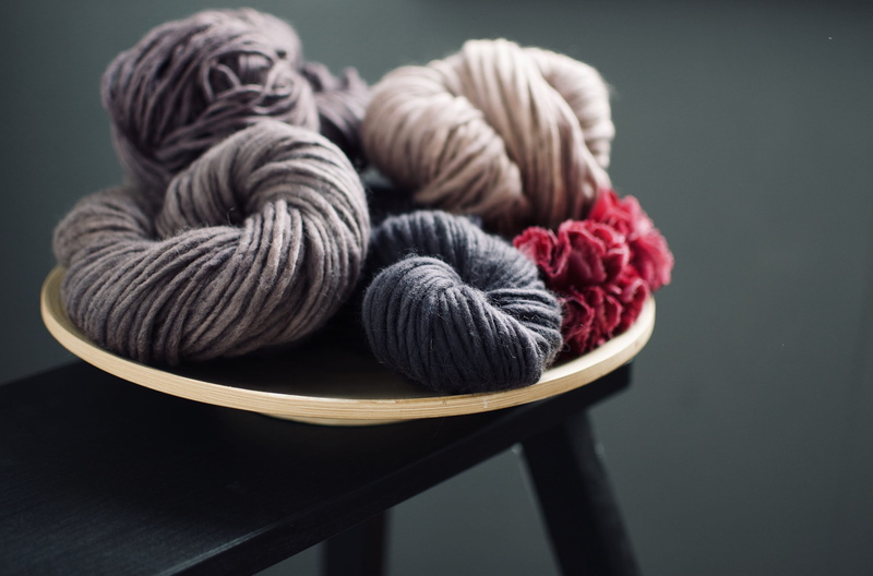 bracelet, craft, dye, black, linen, table, material, drawer, accessories, purple, 2K, ball of wool, cup, woven, focus on foreground, wool, spiral, simplicity