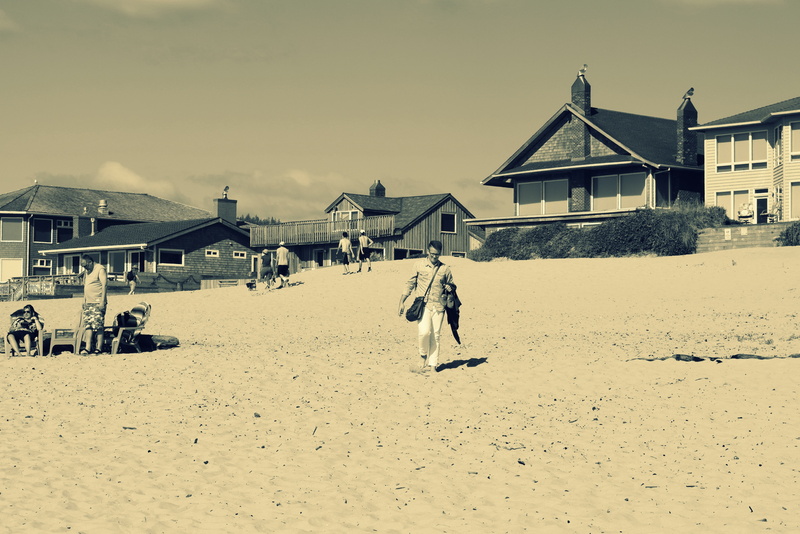 walking, winter, lifestyles, person, gray, travel, one person, real people, building, day, beach, woman, sky, building exterior, man, house, architecture