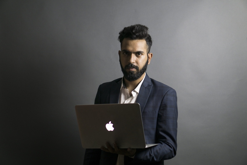 training, lifestyle, entrepreneurship, corporate, speaker, indoors, professional, 5K, gray background, digital marketing, gray, standing, beard, man, educator