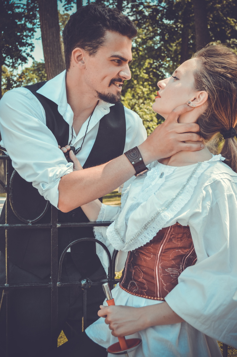 outdoors, women, hatred, three quarter length, adult, young adult, lovers, tree, emotion, young men, two people, bonding, lifestyles, feelings, the middle ages