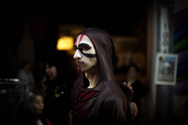 headshot, actor, artistic, artist, mimic, focus on foreground, black, clown, 5K, horror, circus, male, pantomime, person, traditional, street, people