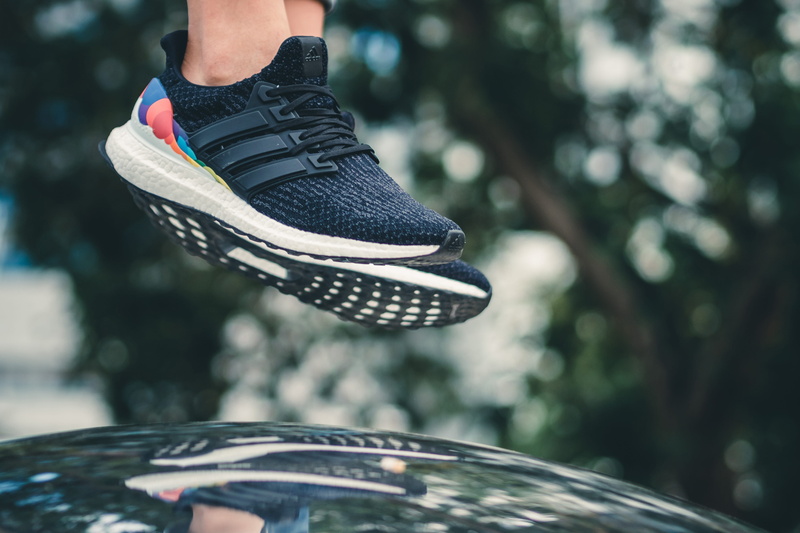 human limb, sneakers, body part, fashionPeopleSport, real people, one person, clothes, canvas shoe, sole of shoe, human foot, tree, lifestyles, outdoors
