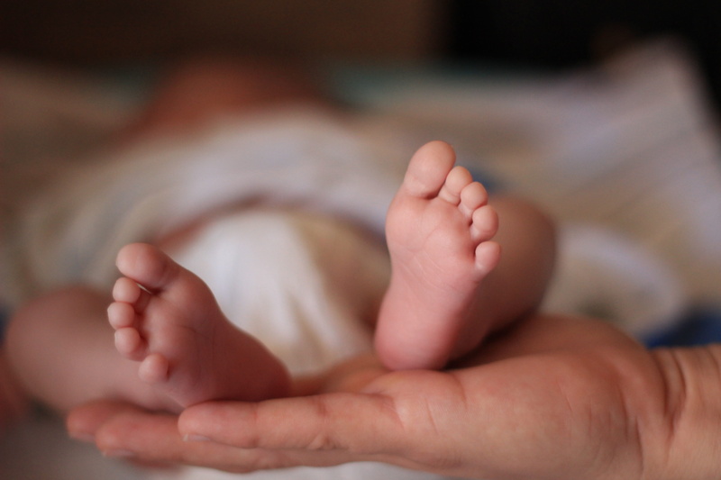 barefoot, people, s, childhood, child, hand, 5K, close-up, small, young, innocence, beginnings, babyhood, indoors, body part, feet, two people, human foot