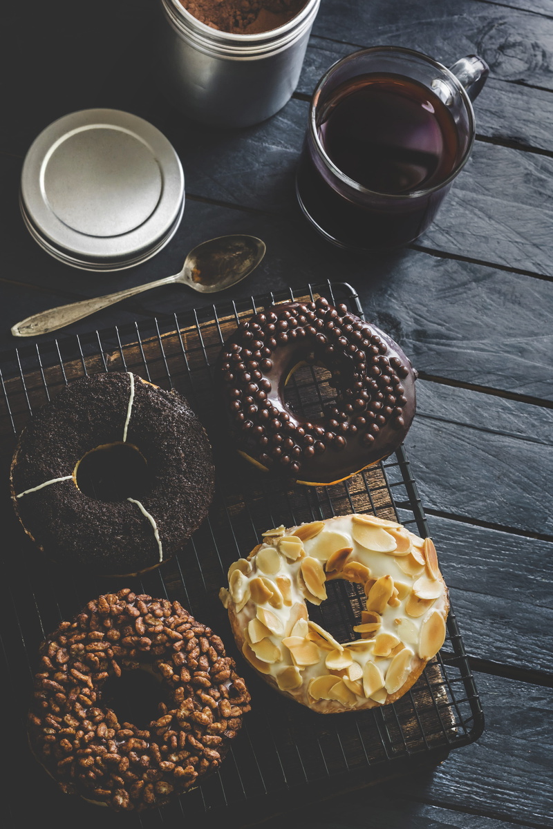 tray, coffee, refreshment, rice crispy, 5K, snack, mug, still life, breakfast, pastry, indoors, food and drink, doughnuts, drink, high angle view, no people