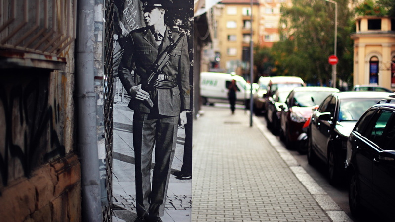 split view, street, soldier, 1080P, pavements, city, war, gray, monochrome