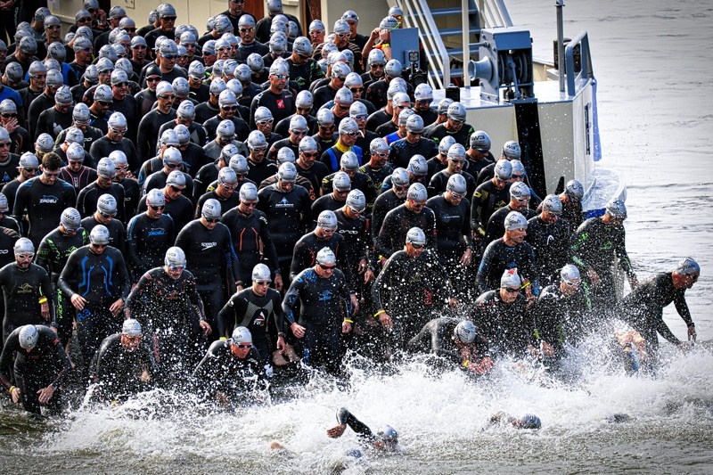 swimmer, foam, competition, speed, adult, men, 5K, motion, sport, real people, water, day, nature, large group of people, lifestyles, human, crowd, excitement