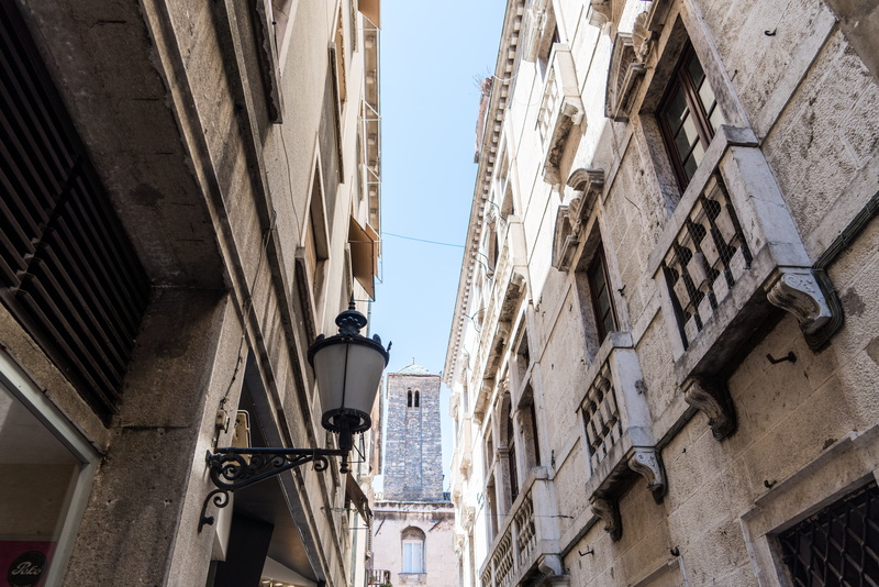 nature, historic, split, balcony, no people, old, narrow, 5K, sky, europe, street, Split, clear sky, building, outdoors, Alley, residential district, croatia