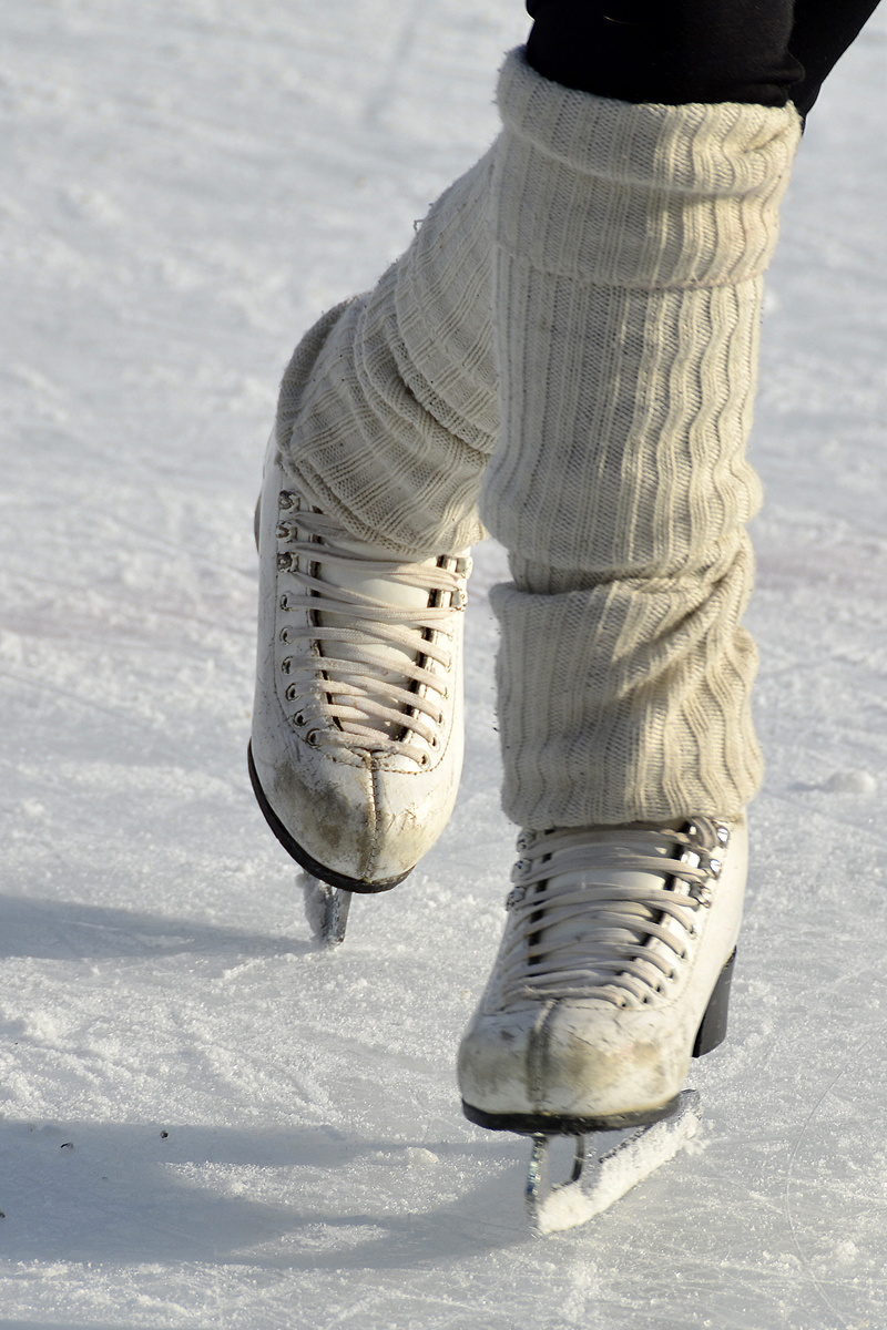 winter sport, artificial ice rink, turn, female, training, baseball - sport, shoe, brake, figure skater, fun, shoes, eisfeld, white color, 5K, figure skating