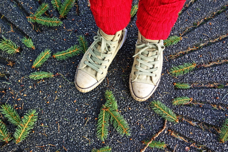 4K, leg, feet, nature, road, leg warmer, lifestyles, one person, standing, footwear, human limb, high angle view, style, jeans, fashion, day, sneaker