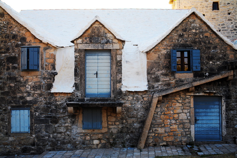 brac, old, window, built structure, building exterior, day, brick wall, town, masonry, deterioration, stone, weathered, island, house, ruined, abandoned