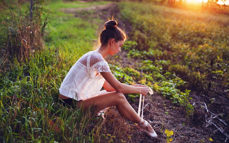 women outdoors, alone, model, field, women, 1080P, ballet slippers, ballet, sitting