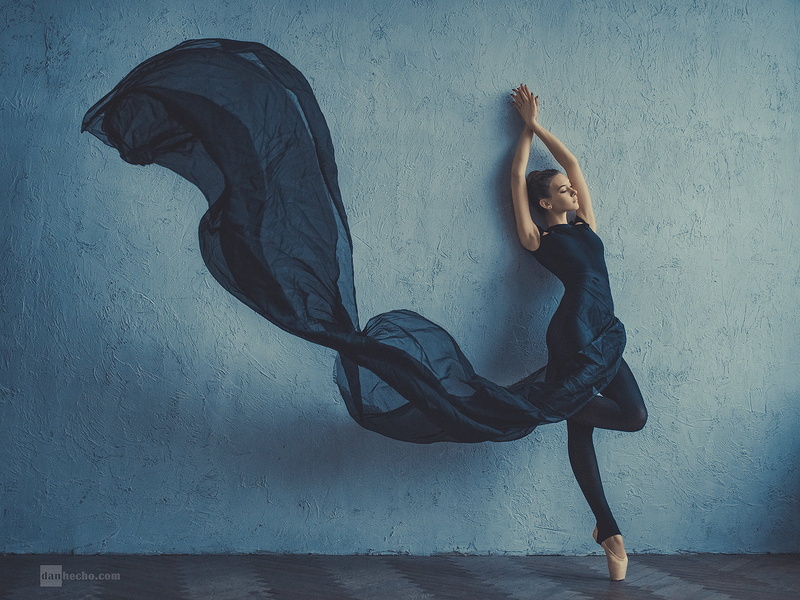 500px, 720P, women, women indoors, legs, arms up, indoors, ballerina, wall, ballet slippers, Dan Hecho, leaning
