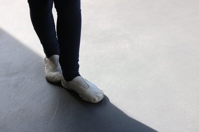 tiptoe, dancing, standing, lifestyles, human limb, dance, low section, human body part, artistic gymnastics, ballet, 5K, flexible, simply, shoe, ballet shoe