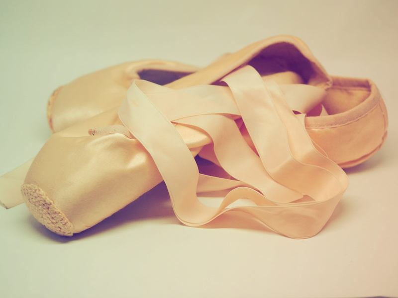shoes, females, fashion, shoe, leather, ribbon, colored background, studio shot, high heels, two objects, freshness, close-up, slippers, white, brown, elegance