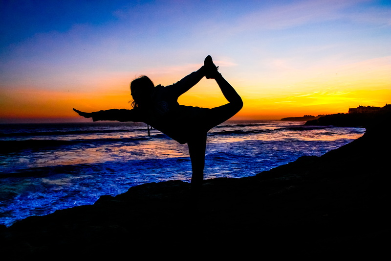 exercise, orange color, healthy, leisure activity, relaxation, scenics - nature, photo, human arm, sea, pacific ocean, beauty in nature, wellbeing, relax