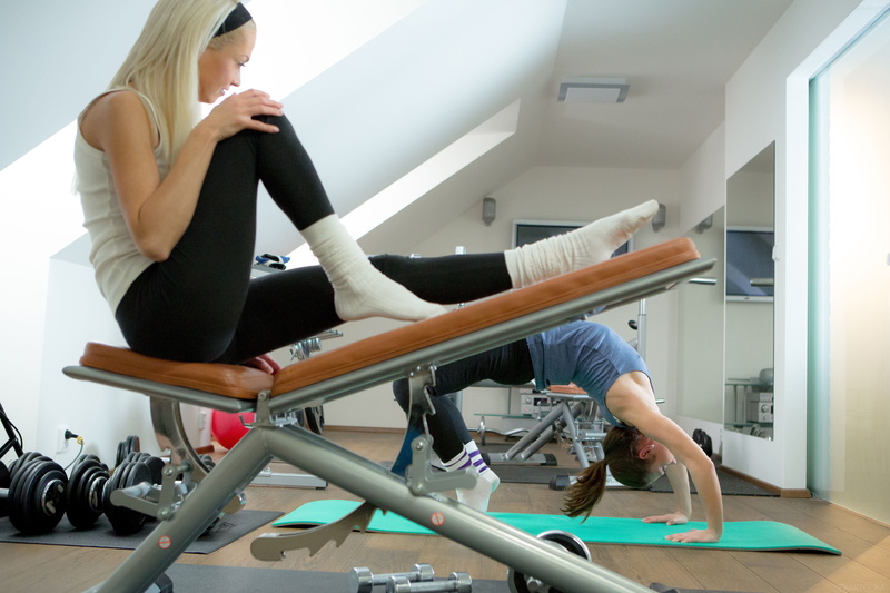 healthy lifestyle, yoga pants, exercise equipment, effort, exercise bike, young adult, 5K, blonde, hair band, exercise, full length, young women, leisure activity