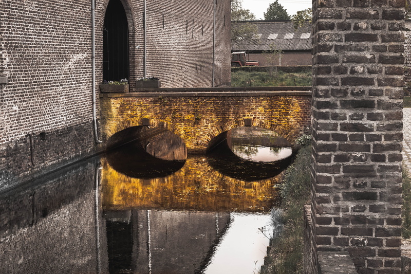 architecture, 4K, hof, mirror image, day, building exterior, arch bridge, brick wall, reflection, gut, boukoul, building, outdoors, no people, connection
