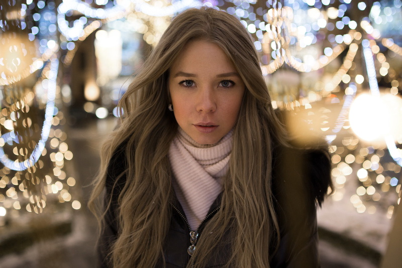 blue eyes, front view, women, young adult, long hair, scarf, blonde, 1080P, looking at viewer, clothing, straight hair, beauty, focus on foreground, young women