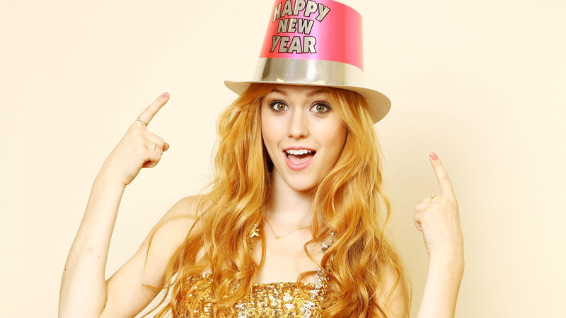 actress, one person, happiness, looking at viewer, hair, beautiful woman, redhead, beauty, smiling, emotion, portrait, fashion, gold dress, hat, young adult