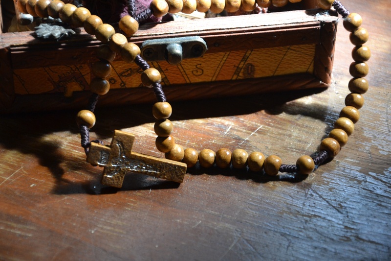 pearl jewelry, high angle view, antique, religion, table, necklace, jesus, 2K, history, single object, jewelry, still life, metal, spirituality, personal accessory