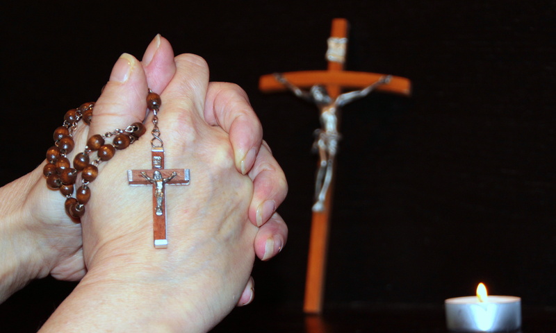peace, pray, jewelry, belief, religious, human, book, bead, symbol, holding, finger, burning, spirituality, christianity, rosary, human body part, adult