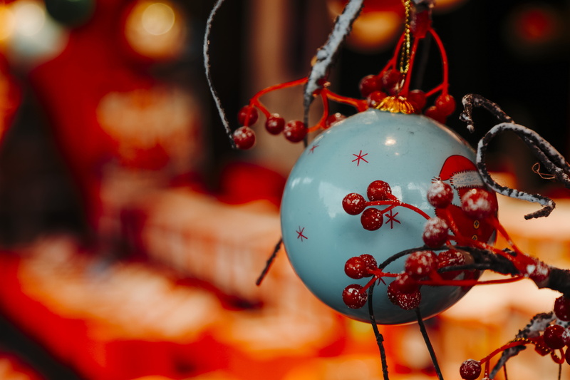 festival, close-up, holiday, blue, accessory, accessories, lighting, sphere, necklace, hanging, celebration, fractal, 5K, representation, bead necklace
