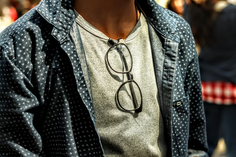 front view, women, wearing, human, mumbai, communication, prayer beads, fleece, person, gray, apparel, coat, standing, clothing, 5K, day, jacket, chain