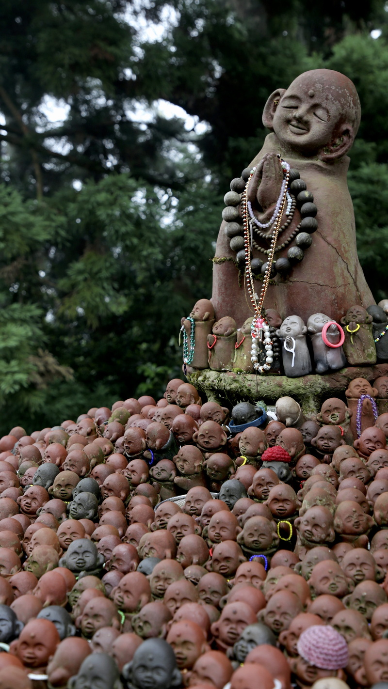creativity, bead, selective focus, temple, craft, day, religion, human representation, art and craft, spirituality, accessories, statue, jewelry, accessory