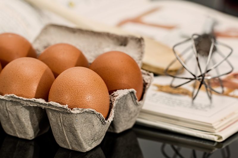 eggs, egg carton, focus on foreground, fragility, fresh, close-up, still life, selective focus, food, ingredients, ingredient, wellbeing, no people, medium group of objects