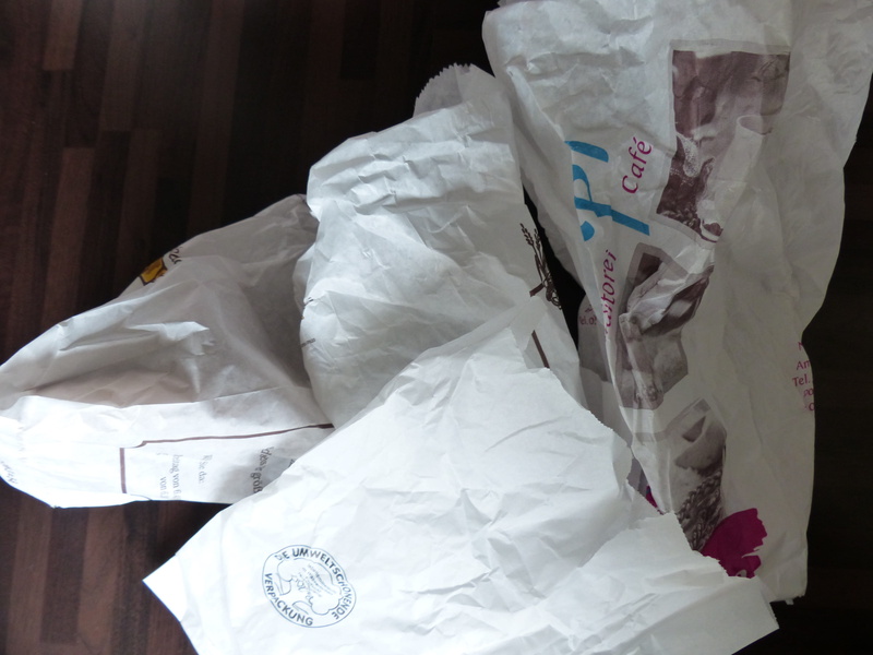 close-up, paper bags, white color, Paper, plastic, garbage, crumpled paper ball, bakery bags, day, plastic bag, text, paper currency, waste, bag, western script