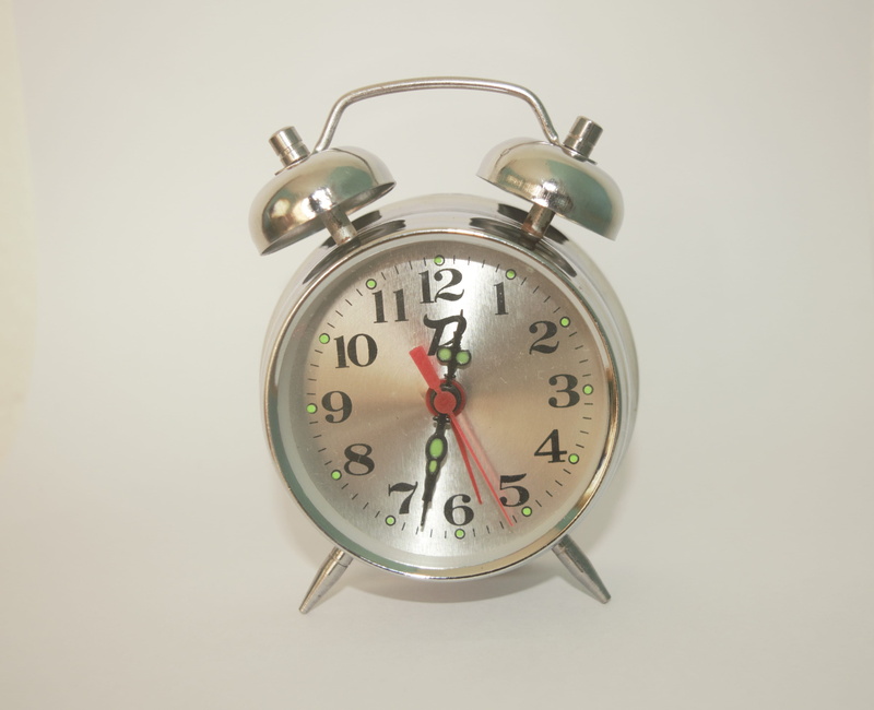 alarm, still life, white background, no people, retro styled, clock face, antique, studio shot, number, mechanic, cut out, alarm clock, indoors, key, circle