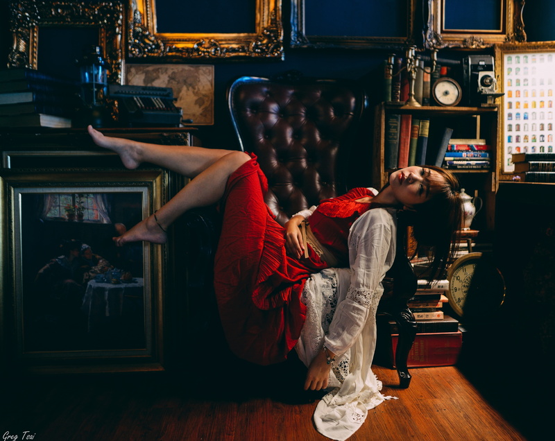 Relax, full length, Girl, casual clothing, clothing, fashion, dancing, one person, reddress, comfy, armchair, stage, side view, Girls, females, Asian, indoors