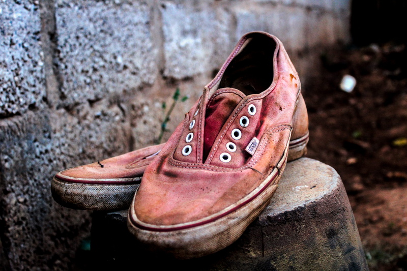 shallow, dirt, old, dirty, focus on foreground, nature, compatibility, day, obsolete, leather, pair, damaged, sneaker, brown, vans, worn, outdoors, sneakers
