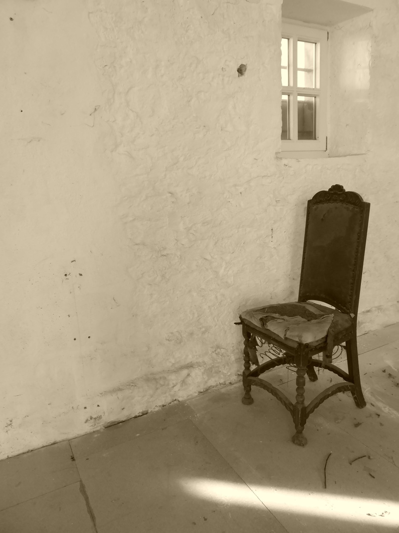 atmosphere, historically, furniture, architecture, sunlight, flooring, 4K, sit, absence, castle room, seat, tattered, rots, no people, old, wall, building
