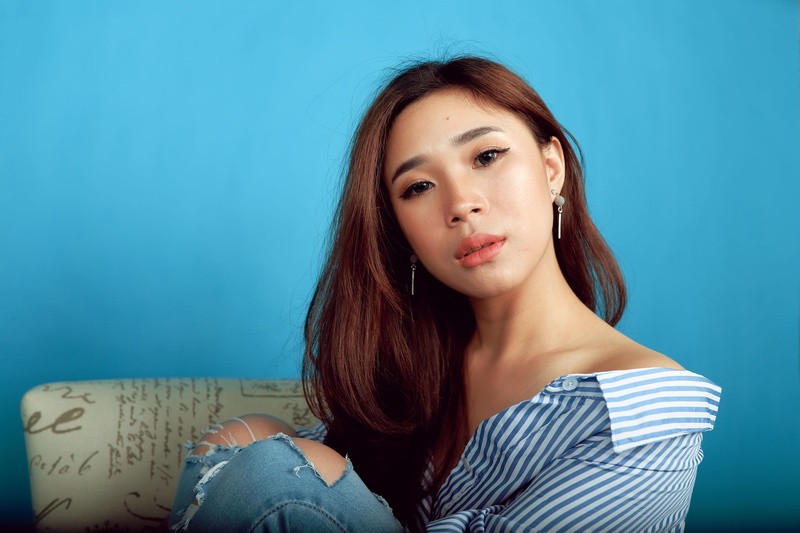 beauty, beautiful, photoshoot, colored background, chair, headshot, young women, lifestyles, portrait, long hair, wear, blue background, hugging, women