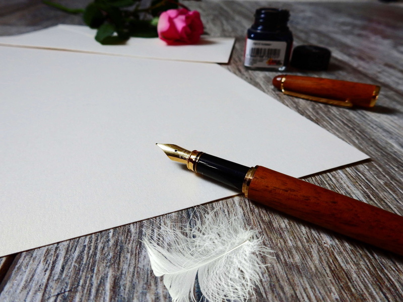rose, no people, communication, pen, wood, high angle view, note, close up, fountain pen, bloom, stationery, composition, day, blank, craft, office, blossom