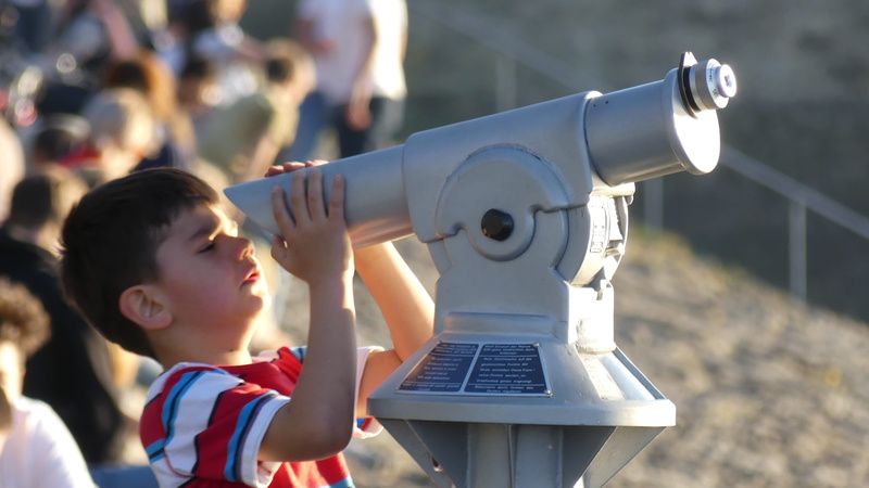 two people, technology, women, observation, curiosity, education, females, focus on foreground, girls, travel, watch, side view, child, focus, innocence