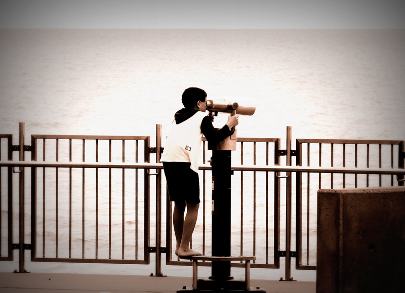 coastline, people, distance, two people, leisure activity, full length, real people, sea, using, horizon, holding, railing, standing, binoculars, sky, spyglass