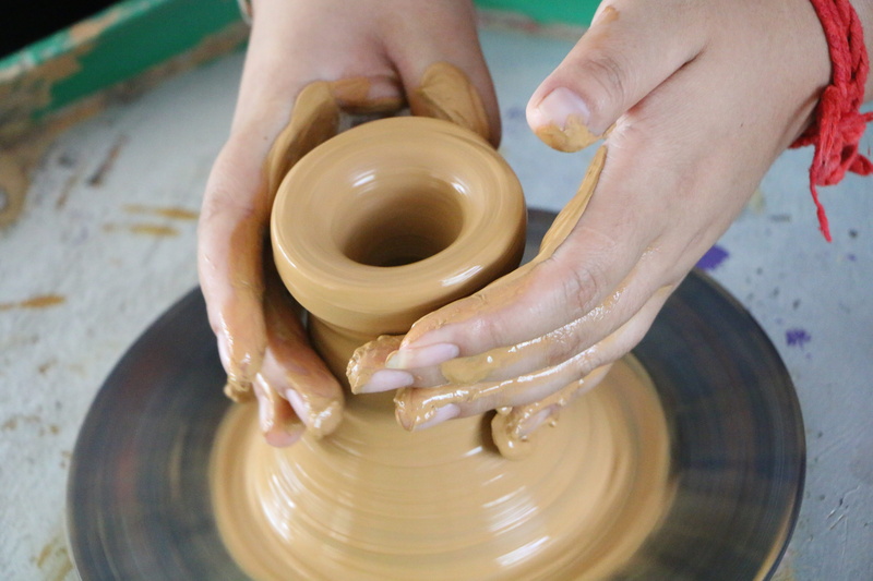 mud, scraping, holding, ceramic, jug, working, homemade, Clay, craftsperson, ceramics, dirty, cultures, spinning, turning, wet, human limb, artist, Sculpture